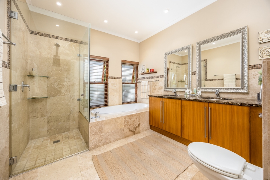 5 Bedroom Property for Sale in Klein Zevenwacht Western Cape